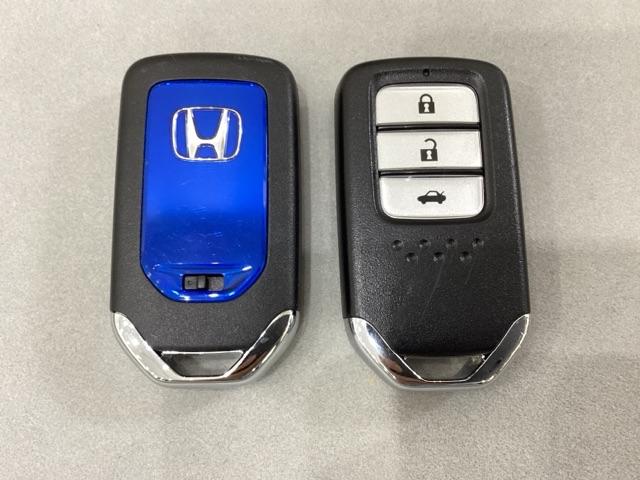 グレイス ハイブリッドＬＸ　４ＷＤ　光触媒抗菌消臭施工済　純正メモリーナビ　ワンセグＴＶ　バックモニター　スマートキー　横滑り防止　オートエアコン　シートヒーター（12枚目）