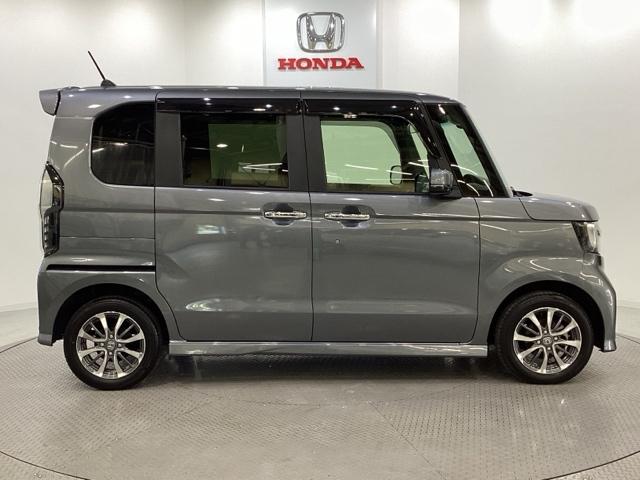 Ｎ－ＢＯＸカスタム Ｌ　４ＷＤ　いまコレ＋新品・フロアカーペットマット付　光触媒抗菌消臭施工済　純正メモリーナビ　フルセグＴＶ　バックモニター　電動スライドドア　衝突被害軽減ブレーキ（6枚目）
