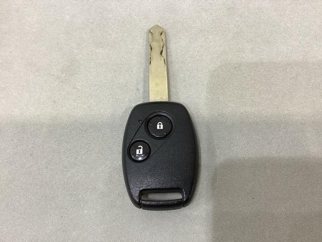 フィットシャトル １５Ｘ　純正アルミホイール　４ＷＤ　盗難防止（10枚目）