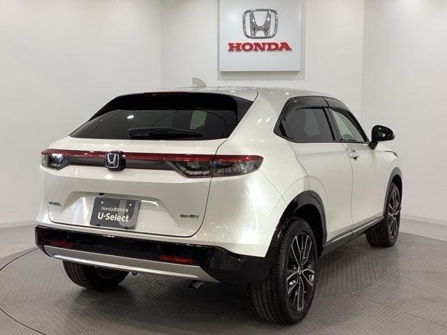 ヴェゼル ｅ：ＨＥＶＺ　ＥＴＣ　エンジンスターター　純正メモリーナビ　純正アルミホイール　シートヒーター　クルーズコントロール　横滑り防止　障害物センサー　バックカメラ　純正キーレス　４ＷＤ　ＬＥＤヘッドライト　ホンダセンシ（3枚目）