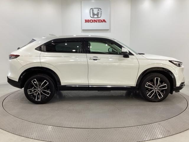 ヴェゼル ｅ：ＨＥＶＺ　ＥＴＣ　エンジンスターター　純正メモリーナビ　純正アルミホイール　シートヒーター　クルーズコントロール　横滑り防止　障害物センサー　バックカメラ　純正キーレス　４ＷＤ　ＬＥＤヘッドライト　ホンダセンシ（4枚目）