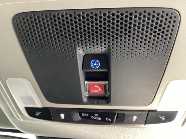 ヴェゼル ｅ：ＨＥＶＺ　ＥＴＣ　エンジンスターター　純正メモリーナビ　純正アルミホイール　シートヒーター　クルーズコントロール　横滑り防止　障害物センサー　バックカメラ　純正キーレス　４ＷＤ　ＬＥＤヘッドライト　ホンダセンシ（6枚目）