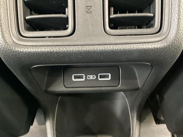 ヴェゼル ｅ：ＨＥＶＺ　ＥＴＣ　エンジンスターター　純正メモリーナビ　純正アルミホイール　シートヒーター　クルーズコントロール　横滑り防止　障害物センサー　バックカメラ　純正キーレス　４ＷＤ　ＬＥＤヘッドライト　ホンダセンシ（21枚目）