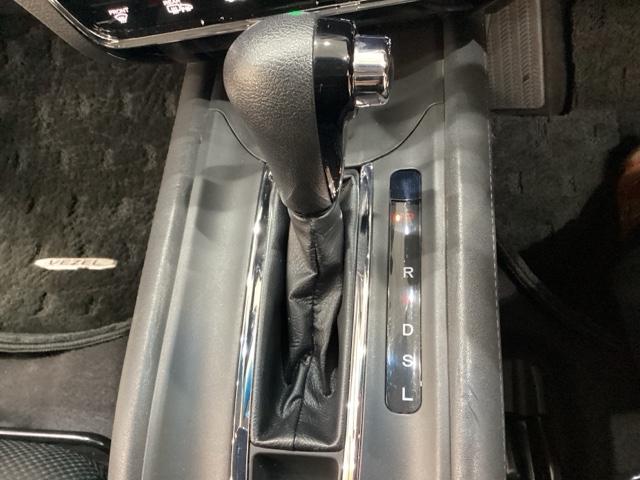 ヴェゼル Ｘ・ホンダセンシング　ＥＴＣ　エンジンスターター　純正メモリーナビ　社外アルミホイール　シートヒーター　ホンダセンシング　クルーズコントロール　横滑り防止　衝突軽減ブレーキ　バックカメラ　キーレス　４ＷＤ　ＬＥＤヘッドライ（8枚目）