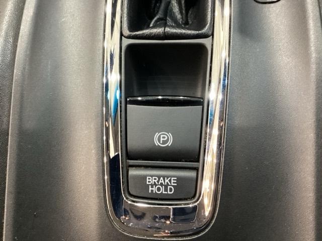 ヴェゼル Ｘ・ホンダセンシング　ＥＴＣ　エンジンスターター　純正メモリーナビ　社外アルミホイール　シートヒーター　ホンダセンシング　クルーズコントロール　横滑り防止　衝突軽減ブレーキ　バックカメラ　キーレス　４ＷＤ　ＬＥＤヘッドライ（9枚目）