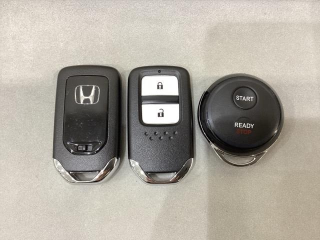 ヴェゼル Ｘ・ホンダセンシング　ＥＴＣ　エンジンスターター　純正メモリーナビ　社外アルミホイール　シートヒーター　ホンダセンシング　クルーズコントロール　横滑り防止　衝突軽減ブレーキ　バックカメラ　キーレス　４ＷＤ　ＬＥＤヘッドライ（13枚目）