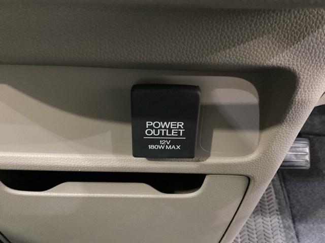 アクセサリーソケットはＵＳＢのアダプターなどをつければ、スマホの充電にも使えます。