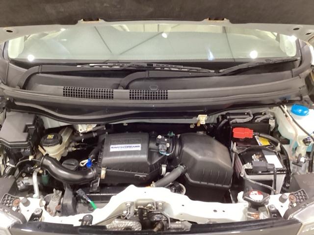 ホンダスタッフがしっかり整備して保証付きにてお渡し致します。エンジンルーム＆室内ルームともにクリーニング済みで清潔です。快適なドライブをお楽しみください。