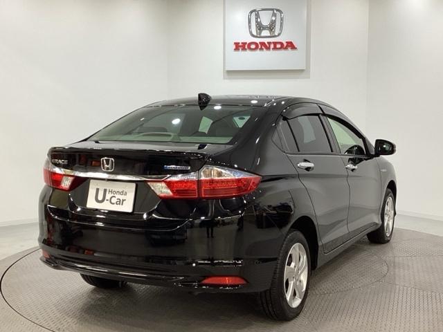 グレイス ハイブリッドEX 純正メモリーナビ 純正アルミホイール シートヒーター キーレス クルーズコントロール 衝突軽減ブレーキ 横滑り防止 バックカメラ 盗難防止 LEDヘッドライト 4WD キーレス(3枚目)