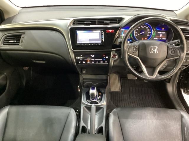 グレイス ハイブリッドEX 純正メモリーナビ 純正アルミホイール シートヒーター キーレス クルーズコントロール 衝突軽減ブレーキ 横滑り防止 バックカメラ 盗難防止 LEDヘッドライト 4WD キーレス(5枚目)