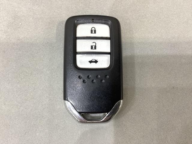 グレイス ハイブリッドEX 純正メモリーナビ 純正アルミホイール シートヒーター キーレス クルーズコントロール 衝突軽減ブレーキ 横滑り防止 バックカメラ 盗難防止 LEDヘッドライト 4WD キーレス(12枚目)