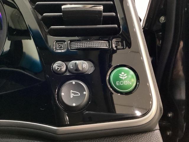 グレイス ハイブリッドEX 純正メモリーナビ 純正アルミホイール シートヒーター キーレス クルーズコントロール 衝突軽減ブレーキ 横滑り防止 バックカメラ 盗難防止 LEDヘッドライト 4WD キーレス(13枚目)