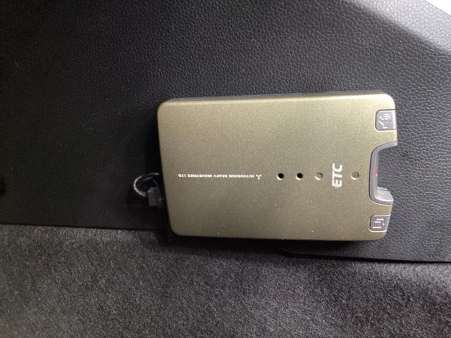 グレイス ハイブリッドEX 純正メモリーナビ 純正アルミホイール シートヒーター キーレス クルーズコントロール 衝突軽減ブレーキ 横滑り防止 バックカメラ 盗難防止 LEDヘッドライト 4WD キーレス(15枚目)