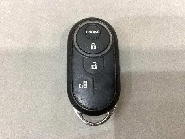 Ｎ－ＢＯＸ Ｇ・Ｌホンダセンシング　４ＷＤ　いまコレ＋新品・フロアカーペットマット付　光触媒抗菌消臭施工済　純正メモリーナビ　フルセグＴＶ　バックモニター　左側電動スライドドア（15枚目）