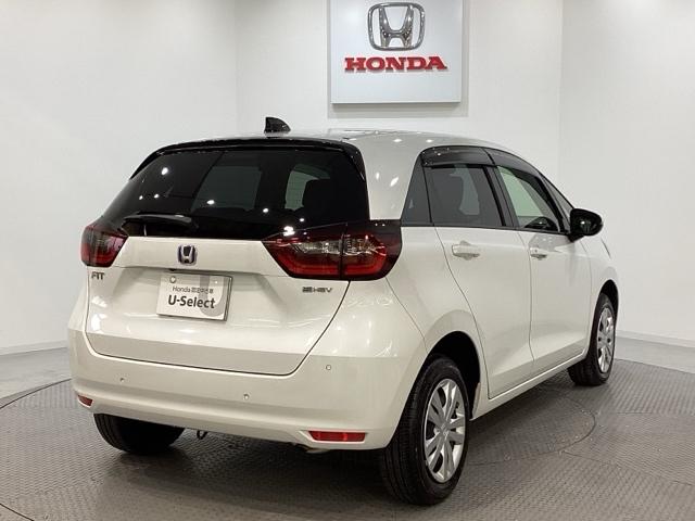 フィット ｅ：ＨＥＶホーム　純正メモリーナビ　純正アルミホイール　ドライブレコーダー　ホンダセンシング　クルーズコントロール　衝突軽減ブレーキ　横滑り防止　障害物センサー　バックカメラ　盗難防止　ＬＥＤヘッドライト　４ＷＤ（5枚目）