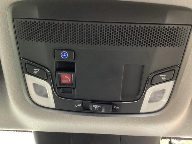 フィット ｅ：ＨＥＶホーム　純正メモリーナビ　純正アルミホイール　ドライブレコーダー　ホンダセンシング　クルーズコントロール　衝突軽減ブレーキ　横滑り防止　障害物センサー　バックカメラ　盗難防止　ＬＥＤヘッドライト　４ＷＤ（8枚目）