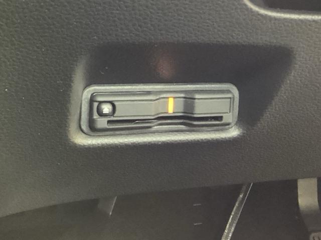 フィット ｅ：ＨＥＶホーム　純正メモリーナビ　純正アルミホイール　ドライブレコーダー　ホンダセンシング　クルーズコントロール　衝突軽減ブレーキ　横滑り防止　障害物センサー　バックカメラ　盗難防止　ＬＥＤヘッドライト　４ＷＤ（18枚目）