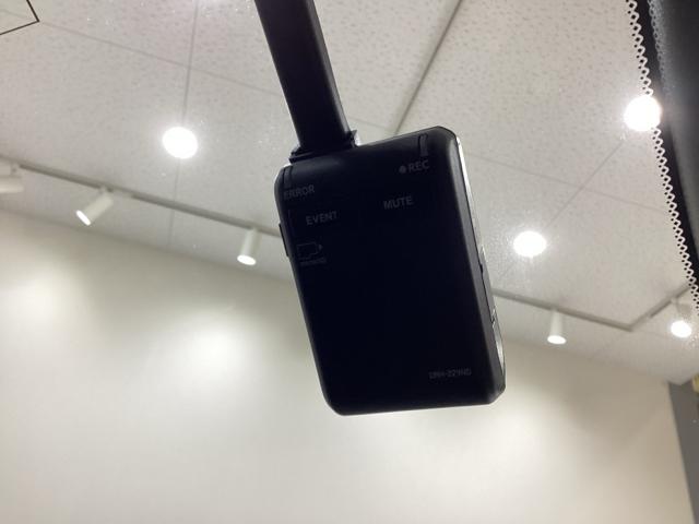 フィット ｅ：ＨＥＶホーム　純正メモリーナビ　純正アルミホイール　ドライブレコーダー　ホンダセンシング　クルーズコントロール　衝突軽減ブレーキ　横滑り防止　障害物センサー　バックカメラ　盗難防止　ＬＥＤヘッドライト　４ＷＤ（19枚目）