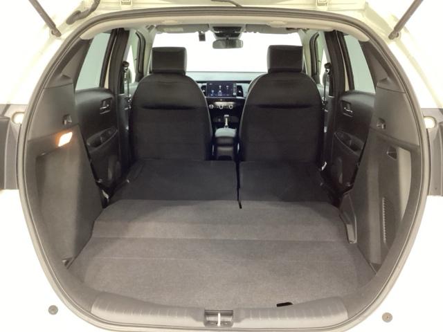 フィット ｅ：ＨＥＶホーム　純正メモリーナビ　純正アルミホイール　ドライブレコーダー　ホンダセンシング　クルーズコントロール　衝突軽減ブレーキ　横滑り防止　障害物センサー　バックカメラ　盗難防止　ＬＥＤヘッドライト　４ＷＤ（27枚目）