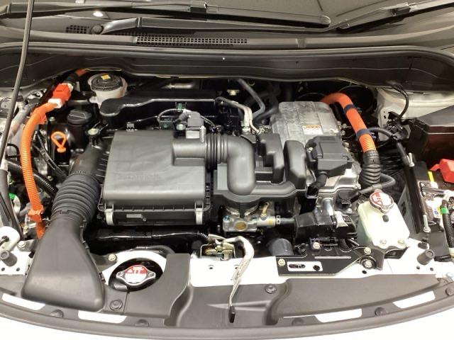 フィット ｅ：ＨＥＶホーム　純正メモリーナビ　純正アルミホイール　ドライブレコーダー　ホンダセンシング　クルーズコントロール　衝突軽減ブレーキ　横滑り防止　障害物センサー　バックカメラ　盗難防止　ＬＥＤヘッドライト　４ＷＤ（28枚目）