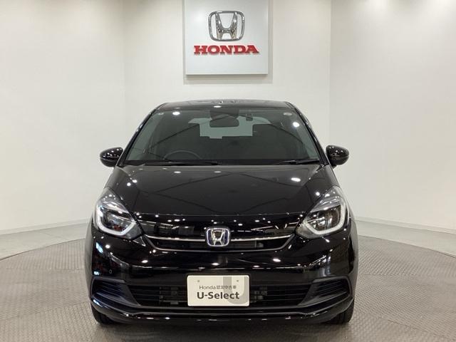 フィット ｅ：ＨＥＶホーム　純正メモリーナビ　ドライブレコーダー　キーレス　ホンダセンシング　クルーズコントロール　衝突軽減ブレーキ　横滑り防止　障害物センサー　バックカメラ　盗難防止　ＬＥＤヘッドライト　４ＷＤ（4枚目）