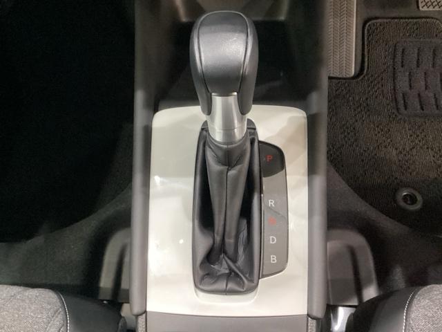 フィット ｅ：ＨＥＶホーム　純正メモリーナビ　ドライブレコーダー　キーレス　ホンダセンシング　クルーズコントロール　衝突軽減ブレーキ　横滑り防止　障害物センサー　バックカメラ　盗難防止　ＬＥＤヘッドライト　４ＷＤ（11枚目）