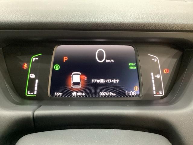 フィット ｅ：ＨＥＶホーム　純正メモリーナビ　ドライブレコーダー　キーレス　ホンダセンシング　クルーズコントロール　衝突軽減ブレーキ　横滑り防止　障害物センサー　バックカメラ　盗難防止　ＬＥＤヘッドライト　４ＷＤ（14枚目）