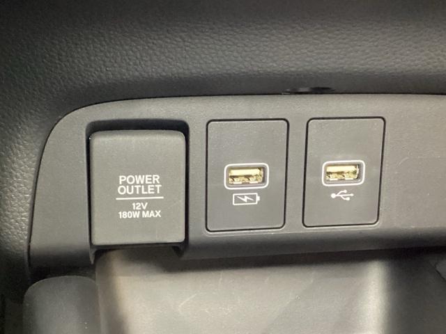 フィット ｅ：ＨＥＶホーム　純正メモリーナビ　ドライブレコーダー　キーレス　ホンダセンシング　クルーズコントロール　衝突軽減ブレーキ　横滑り防止　障害物センサー　バックカメラ　盗難防止　ＬＥＤヘッドライト　４ＷＤ（19枚目）