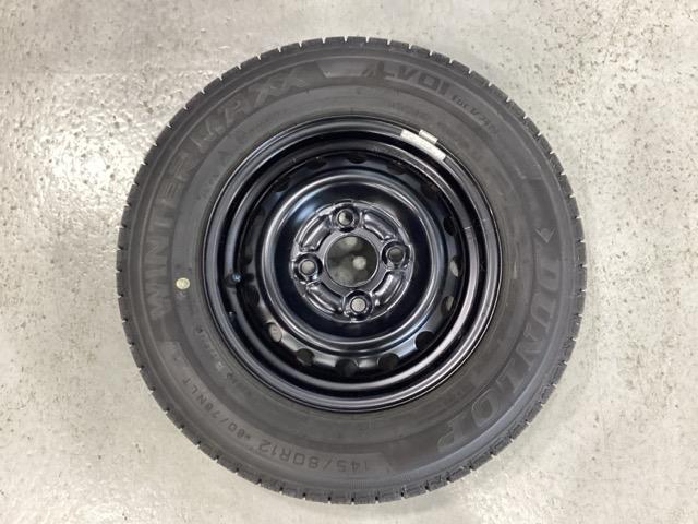 当社にてデモ走行時に装着していたワンシーズン使用の中古スタットレスタイヤ＋ホイール４本セットを用意致しました。（２０２４年製、タイヤ＋ホイールは現状渡し、保証対象外です）