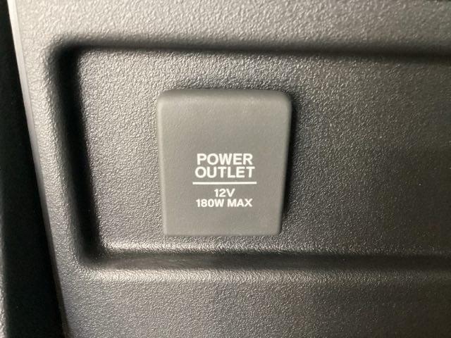 アクセサリーソケットはＵＳＢのアダプターなどをつければ、スマホの充電にも使えます。