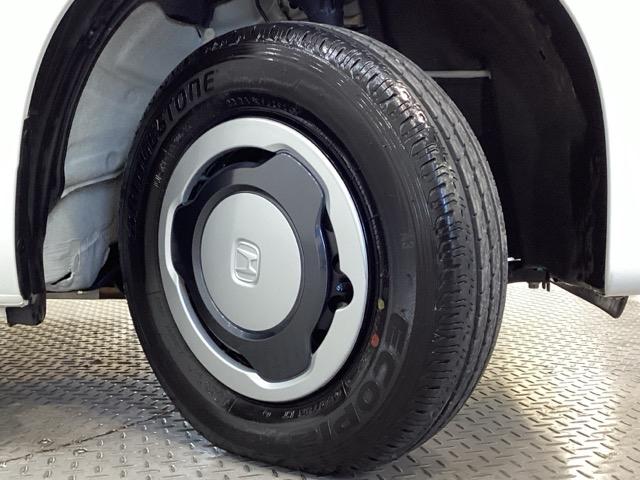 Ｎ−ＶＡＮ専用の純正スチールホイールには、足元を引き立てる専用センターキャップを装着しております。