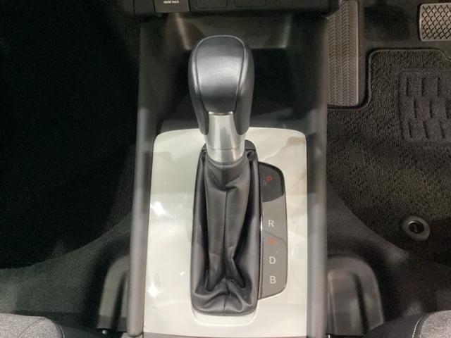 フィット ｅ：ＨＥＶホーム　純正メモリーナビ　ドライブレコーダー　キーレス　ホンダセンシング　クルーズコントロール　衝突軽減ブレーキ　横滑り防止　障害物センサー　全周囲カメラ　盗難防止　ＬＥＤヘッドライト　４ＷＤ（11枚目）