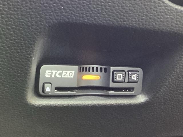 フィット ｅ：ＨＥＶホーム　純正メモリーナビ　ドライブレコーダー　キーレス　ホンダセンシング　クルーズコントロール　衝突軽減ブレーキ　横滑り防止　障害物センサー　全周囲カメラ　盗難防止　ＬＥＤヘッドライト　４ＷＤ（18枚目）