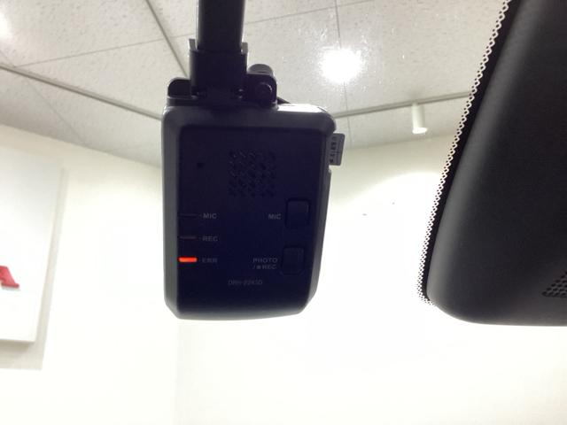 フィット ｅ：ＨＥＶホーム　純正メモリーナビ　ドライブレコーダー　キーレス　ホンダセンシング　クルーズコントロール　衝突軽減ブレーキ　横滑り防止　障害物センサー　全周囲カメラ　盗難防止　ＬＥＤヘッドライト　４ＷＤ（19枚目）