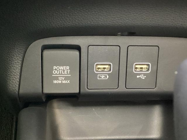 フィット ｅ：ＨＥＶホーム　純正メモリーナビ　ドライブレコーダー　キーレス　ホンダセンシング　クルーズコントロール　衝突軽減ブレーキ　横滑り防止　障害物センサー　全周囲カメラ　盗難防止　ＬＥＤヘッドライト　４ＷＤ（21枚目）