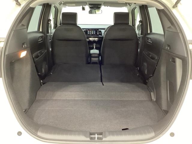 フィット ｅ：ＨＥＶホーム　純正メモリーナビ　ドライブレコーダー　キーレス　ホンダセンシング　クルーズコントロール　衝突軽減ブレーキ　横滑り防止　障害物センサー　全周囲カメラ　盗難防止　ＬＥＤヘッドライト　４ＷＤ（27枚目）