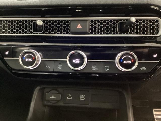 シビック e:HEVEX 純正CONNECTディスプレー 純正アルミホイール ドライブレコーダー シートヒーター 電動シート サンルーフ ホンダセンシング クルーズコントロール 衝突軽減ブレーキ 横滑り防止 バックカメラ(13枚目)