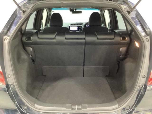 フィット １３Ｇ・モデューロスタイルホンダセンシング　純正メモリーナビ　純正アルミホイール　エンジンスターター　いまコレ＋新品フロアマット付き　ホンダセンシング　クルーズコントロール　衝突軽減ブレーキ　バックカメラ　盗難防止　ＬＥＤヘッドライト　４ＷＤ（21枚目）