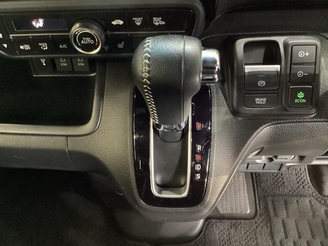 N-BOXカスタム Lターボ 純正メモリーナビ 純正アルミホイール エンジンスターター シートヒーター 両側電動スライドドア ホンダセンシング クルーズコントロール 衝突軽減ブレーキ 横滑り防止 障害物センサー バックカメラ(8枚目)