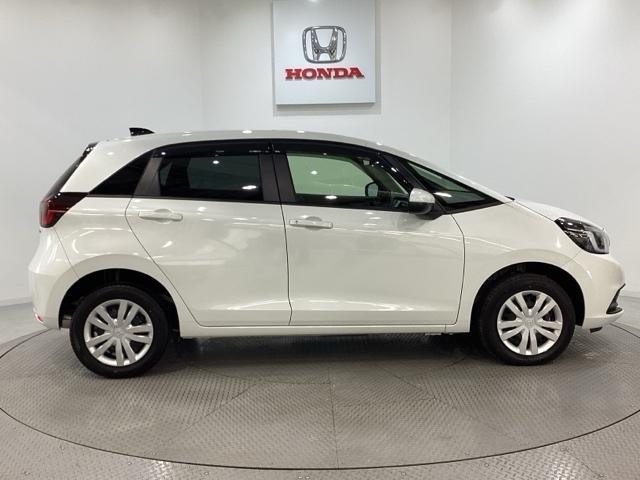 フィット e:HEVホーム コネクトディスプレイ ドライブレコーダー ホンダセンシング クルーズコントロール 衝突軽減ブレーキ 横滑り防止 障害物センサー バックカメラ 盗難防止 LEDヘッドライト 4WD(6枚目)