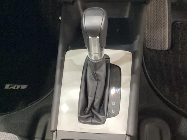 フィット e:HEVホーム コネクトディスプレイ ドライブレコーダー ホンダセンシング クルーズコントロール 衝突軽減ブレーキ 横滑り防止 障害物センサー バックカメラ 盗難防止 LEDヘッドライト 4WD(11枚目)