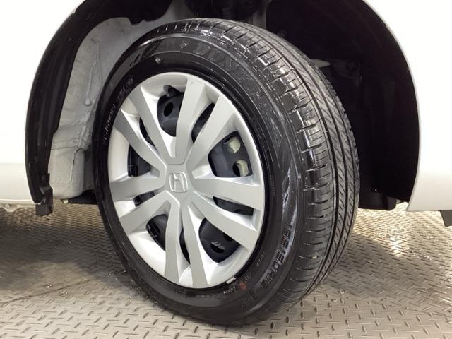 フィット e:HEVホーム コネクトディスプレイ ドライブレコーダー ホンダセンシング クルーズコントロール 衝突軽減ブレーキ 横滑り防止 障害物センサー バックカメラ 盗難防止 LEDヘッドライト 4WD(29枚目)