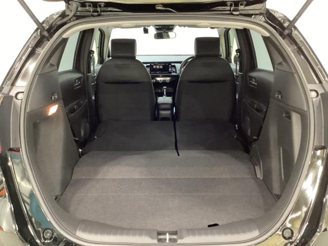 フィット ｅ：ＨＥＶホーム　コネクトディスプレイ　ドライブレコーダー　ホンダセンシング　クルーズコントロール　衝突軽減ブレーキ　横滑り防止　障害物センサー　バックカメラ　盗難防止　ＬＥＤヘッドライト　４ＷＤ（27枚目）