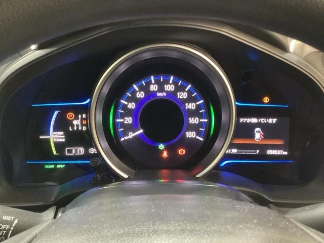 フィットハイブリッド Ｆパッケージ　社外ナビ　フルセグＴＶ　エンジンスターター　キーレス　スマートキー　横滑り防止　盗難防止　ＬＥＤヘッドライト　４ＷＤ（9枚目）