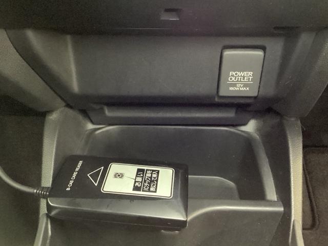 フィットハイブリッド Ｆパッケージ　社外ナビ　フルセグＴＶ　エンジンスターター　キーレス　スマートキー　横滑り防止　盗難防止　ＬＥＤヘッドライト　４ＷＤ（13枚目）