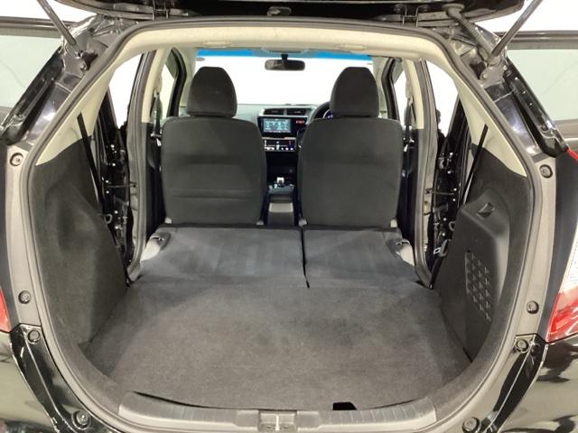 フィットハイブリッド Ｆパッケージ　社外ナビ　フルセグＴＶ　エンジンスターター　キーレス　スマートキー　横滑り防止　盗難防止　ＬＥＤヘッドライト　４ＷＤ（18枚目）