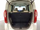 開口部も広く荷物の積み下ろしもしやすいお車となっております。シートの背もたれは5:5の割合で背もたれを可倒でき、前後のシートスライドもできるので荷室をひろげることができます。