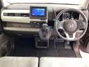 車内は光触媒抗菌消臭施工済です。スタイリッシュなデザインで暖かみのあるインパネ周りを演出します。グローブボックスやカップホルダーのほかにトレーなどたくさんの収納スペースが装備されています。