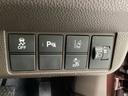ハンドルの右側にはヘッドライトレベライザーとHondaセンシング用のメインスイッチがついています。ヘッドライトレベライザーは道路状況や積荷の加重に応じてライトの高さを調節できます。