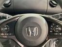 ハンドルにHondaセンシング系のクルーズコントロールやレーンキープアシストなどのスイッチと、オーディオの操作スイッチが装備されています。ハンドルから手を離さず安全に操作できます。
